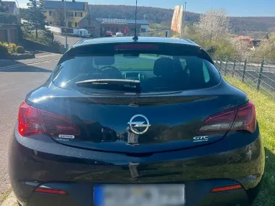 Brugt Opel Astra GTC 120 HK (88 kW) 2012 Sort Sedan