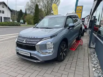Gebraucht Mitsubishi Outlander P-HEV Edition 306 PS (225 kW) 2025 Mondsteingrau SUV