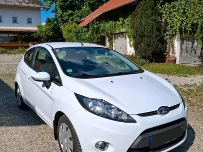 Gebraucht Ford Fiesta Champions Edition 69 PS (50 kW) 2012 Weiß Kleinwagen