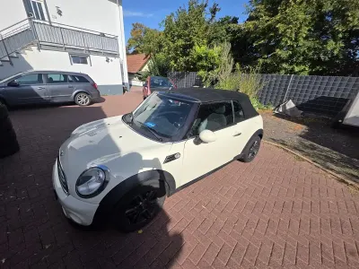 Usata Mini Cooper Cabriolet 120 CV (88 kW) 2011 Beige Cabrio