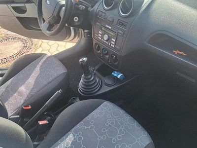 Gebraucht Ford Fiesta 69 PS (50 kW) 2007 Silber Kleinwagen