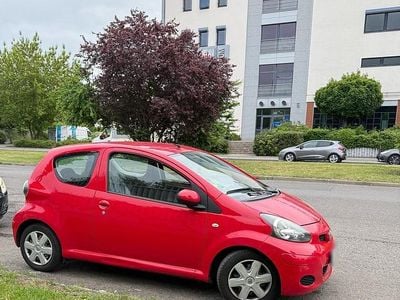 Gebraucht Toyota Aygo 60 PS (44 kW) 2010 Rot Kleinwagen
