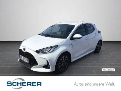 Gebraucht Toyota Yaris Hybrid 92 PS (67 kW) 2020 Weiß Limousine