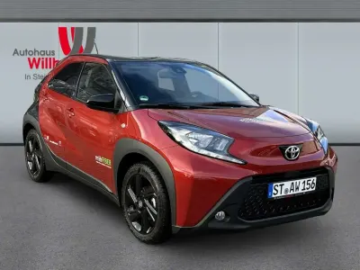 Gebraucht Toyota Aygo X Team 72 PS (52 kW) 2024 3u4)/ black mica (209) (rot SUV