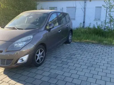 Gebraucht Renault Grand Scénic III Luxe 131 PS (96 kW) 2010 Braun Van / Kleinbus