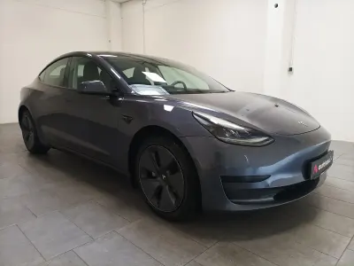 Usata Tesla Model 3 RWD 239 kW (325 CV) 2022 Grigio Berlina