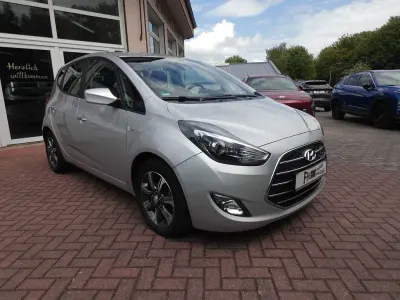 Gebraucht Hyundai ix20 Trend 116 PS (85 kW) 2016 Silber Kleinwagen