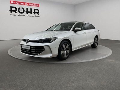Gebraucht VW Passat Business 150 PS (110 kW) 2025 Oryxweiss perlmutteffekt Kombi