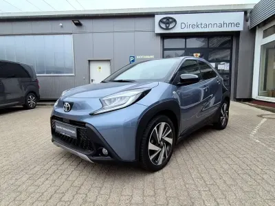 Gebraucht Toyota Aygo X X-plore 72 PS (52 kW) 2024 Celestite grey metallic / night sky black SUV
