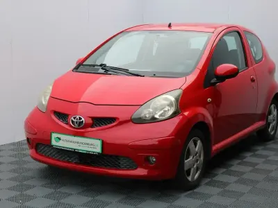 Gebraucht Toyota Aygo Basis 68 PS (50 kW) 2005 Rot Kleinwagen