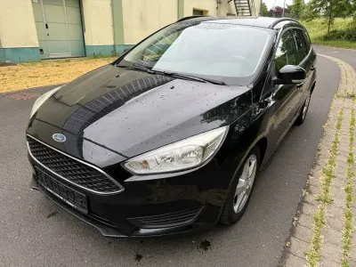 Gebraucht Ford Focus Trend 125 PS (91 kW) 2015 Schwarz Limousine