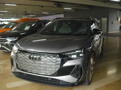Gebraucht Audi Q4 e-tron Edition .1 219 kW (299 PS) 2021 Grau SUV