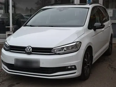 Gebraucht VW Touran Highline 150 PS (110 kW) 2021 Weiß Van / Kleinbus