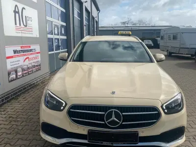 Gebraucht Mercedes E220 Avantgarde 200 PS (147 kW) 2022 Beige Kombi