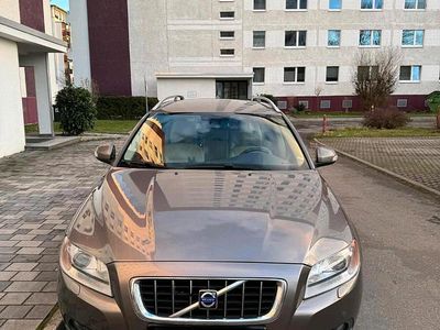 Gebraucht Volvo V70 145 PS (106 kW) 2010 Gold Kombi