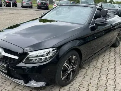 Gebraucht Mercedes C220 194 PS (142 kW) 2021 Schwarz Cabrio