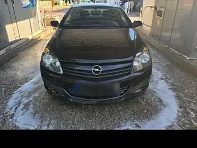 Gebraucht Opel Astra 105 PS (77 kW) 2004 Schwarz Coupé