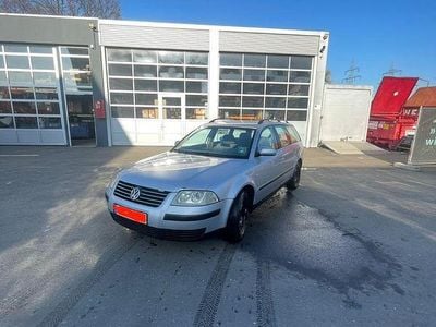 Silber Gebraucht 2002 VW Passat Kombi | 1.500 € (Guter Preis)