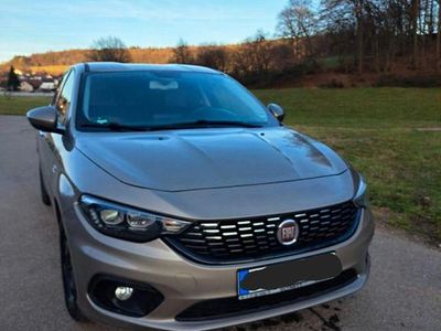 Beige Gebraucht 2017 Fiat Tipo Lounge Limousine | 10.900 € (Fairer Preis)