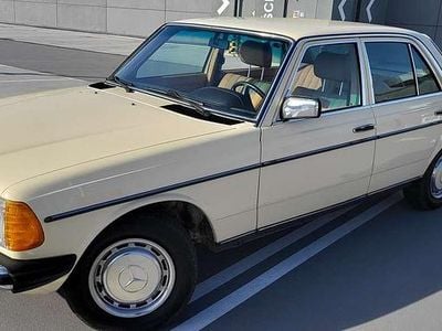 Gebraucht Mercedes E300 86 PS (63 kW) 1981 Beige Limousine