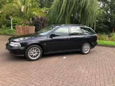 Gebraucht Volvo V40 122 PS (89 kW) 2000 Blau Kombi
