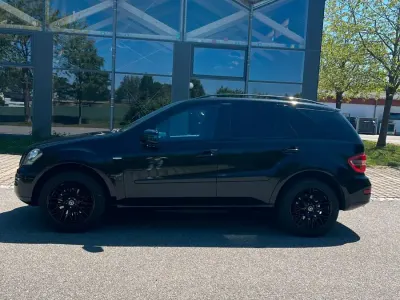 Gebraucht Mercedes ML350 Edition 231 PS (169 kW) 2011 Schwarz SUV