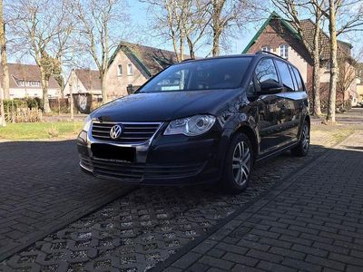 Schwarz Gebraucht 2010 VW Touran Van / Kleinbus | 4.100 € (Fairer Preis)