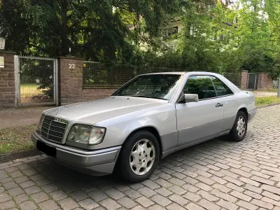 Gebraucht Mercedes E220 150 PS (110 kW) 1994 Silber Coupé