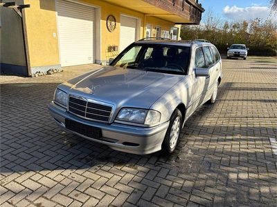Silber Gebraucht 1999 Mercedes C240 Elegance Limousine | 5.900 €
