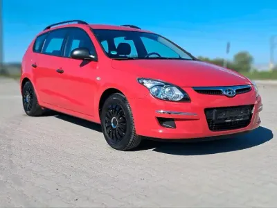 Gebraucht Hyundai i30 105 PS (77 kW) 2010 Rot Kombi