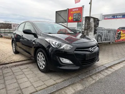 Gebraucht Hyundai i30 Classic 90 PS (66 kW) 2013 Schwarz Limousine