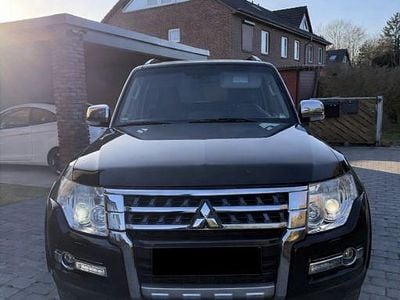 Gebraucht Mitsubishi Pajero Intense 200 PS (147 kW) 2014 Schwarz SUV