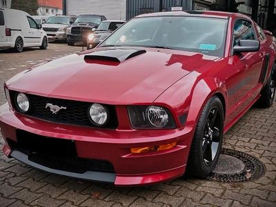 Rot Gebraucht 2007 Ford Mustang Limousine | 17.999 €