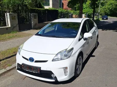 Käytetty Toyota Prius Life 136 HP (100 kW) 2014 Valkoinen Sedan