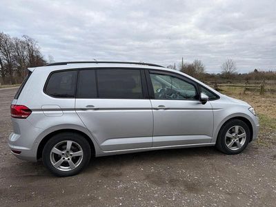 Gebraucht VW Touran Trendline 116 PS (85 kW) 2016 Silber Van / Kleinbus