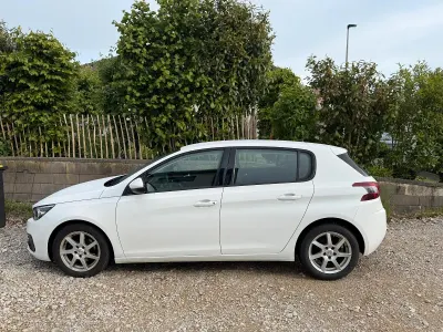 Gebraucht Peugeot 308 131 PS (96 kW) 2019 Weiß Kleinwagen