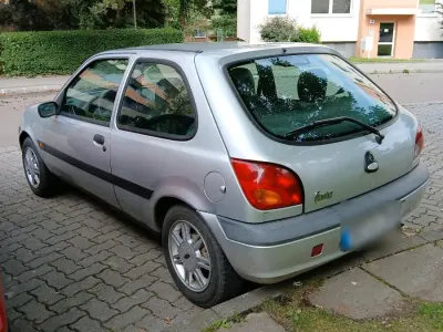 Gebraucht Ford Fiesta 68 PS (50 kW) 2001 Silber Kleinwagen