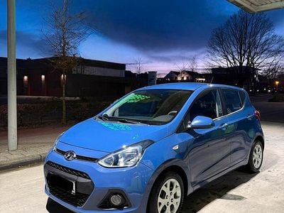 Gebraucht Hyundai i10 Style 91 PS (66 kW) 2016 Blau Kleinwagen