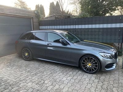Grau Gebraucht 2016 Mercedes C250 AMG Kombi | 16.000 € (Fairer Preis)