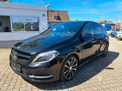 Używany Mercedes B200 Sport 156 KM (114 kW) 2012 Czarny Minivan