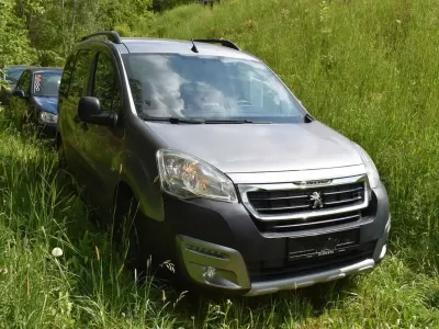 Gebraucht Peugeot Partner Tepee Outdoor 110 PS (80 kW) 2017 Gris artense Van / Kleinbus