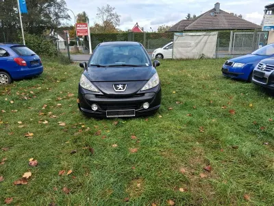 Gebraucht Peugeot 207 95 PS (69 kW) 2009 Schwarz Kleinwagen