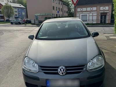 gebraucht VW Golf V in grau