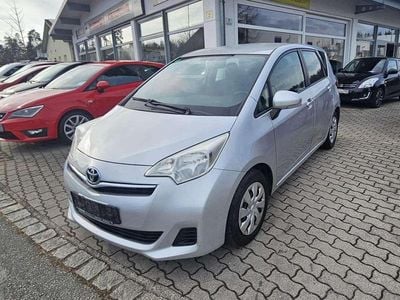 Gebraucht Toyota Verso-S Life 99 PS (72 kW) 2011 Silver metallic Van / Kleinbus