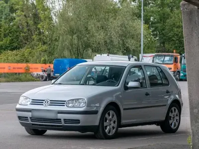 Gebraucht VW Golf IV 100 PS (73 kW) 2000 Silber Kleinwagen