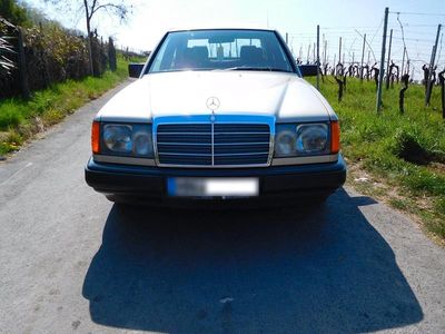 Second-hand Mercedes 230 132 CP (97 kW) 1988 Gri Berlinǎ