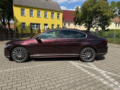 Violet Gebraucht 2015 VW Passat Highline Limousine | 15.900 € (Fairer Preis)