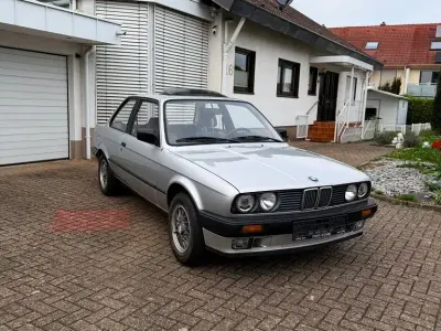 Gebraucht BMW 318 113 PS (83 kW) 1990 Silber Coupé