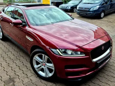 Gebraucht Jaguar F-Pace Portfolio 300 PS (220 kW) 2016 Odyssey red SUV