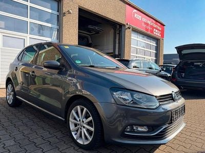 Gebraucht VW Polo LOUNGE 90 PS (66 kW) 2015 Grau Limousine